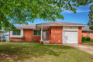 208 Atterberry Dr, Norman, OK 73071-3202