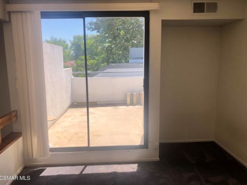 2477 Chandler Ave, Simi Valley CA  93065-0977 exterior