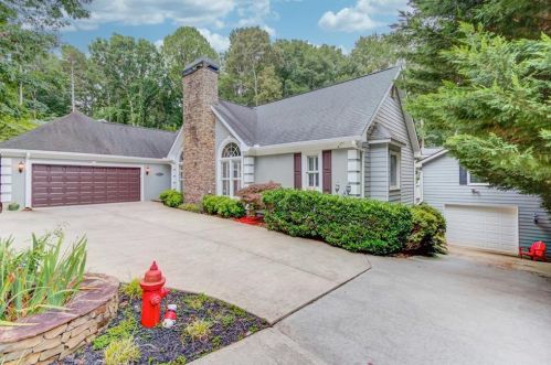 6120 Woodlake Dr, Buford, GA 30518-1218
