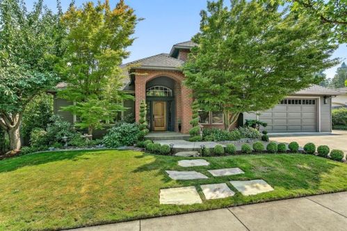 2422 Fox Run, Medford, OR 97504-6358