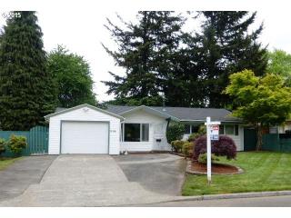 11908 Eugene St, Portland, OR 97220-1856