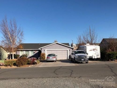 325 Metolius St, Culver, OR 97734-9802