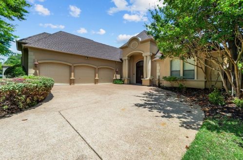8930 Guernsey Ln, Dallas, TX 75220-3922