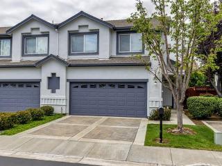 3725 Sun West Ter, Fremont, CA 94555-2276