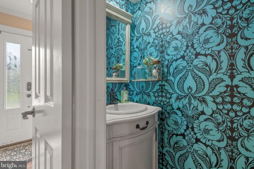 1827 Krystle Dr, Lancaster PA  17602-4149 exterior