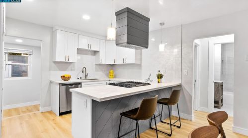 1555 Thrush Ave, San Leandro CA  94578-2045 exterior