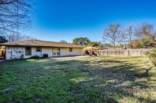 1602 Ashberry Dr, Austin TX  78723-1106 exterior