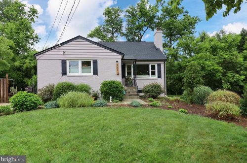 6702 Lumsden St, Mc Lean, VA 22101-5122