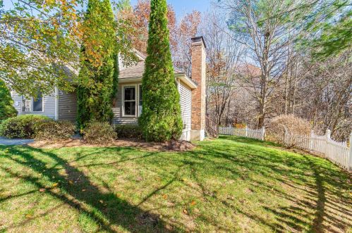 22 Harry Brook Dr, Goffstown, NH 03045-3008