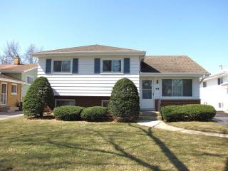 870 Hawthorne Ave, Elmhurst, IL 60126-4703