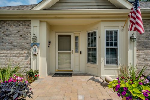1427 White Oak Ln, Bull Valley, IL 60098-6413