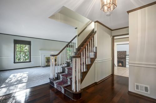 5 Buckingham Ct, Annandale, NJ 08801-3301