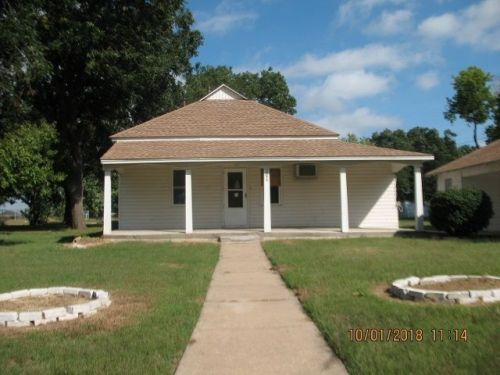 200 Carr St, Tonkawa, OK 74653-3026