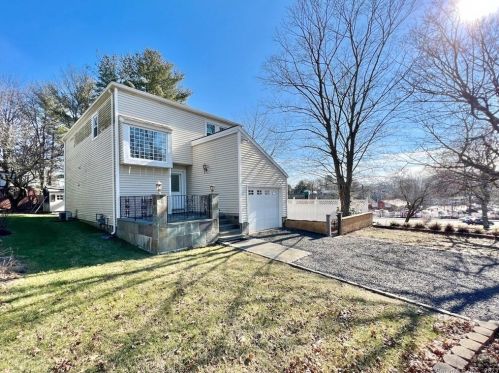 1 Dry Hill Rd, Norwalk CT  06851-4001 exterior