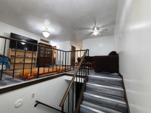 5333 Crescent Ln, Oak Forest, IL 60452-2210