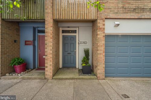 2050 Lombard St, Philadelphia PA  19146-1315 exterior