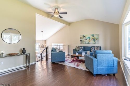 3 Cherry Ln, Parsippany, NJ 07054-2216