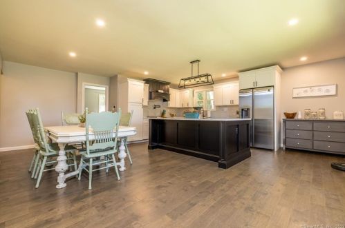 834 Vauxhall Street Ext, Quaker Hill CT  06375-4152 exterior