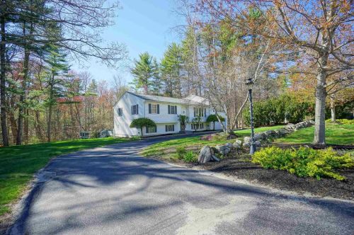 8 Ashley Dr, Londonderry, NH 03053-3234