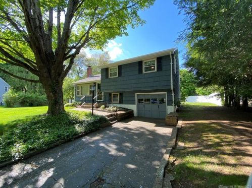 4 Douglas Ct, Wallingford, CT 06492-3031