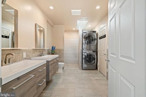 8017 Ellet Rd, Springfield VA  22151-1921 exterior