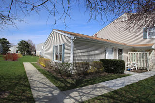 1124 Brunswick Hbr, Schaumburg IL  60193-4211 exterior