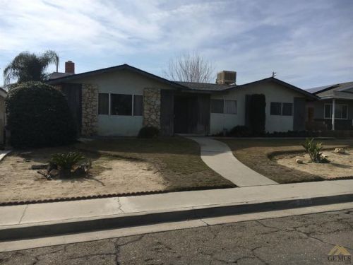 209 Irene St, Taft, CA 93268-2207