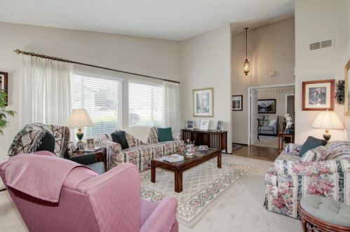 8936 Shady Vista Ct, Elk Grove, CA 95624-2729