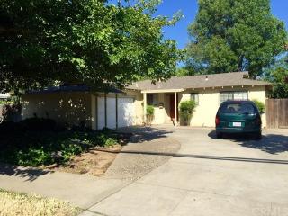 1115 V St, Merced, CA 95341-5628