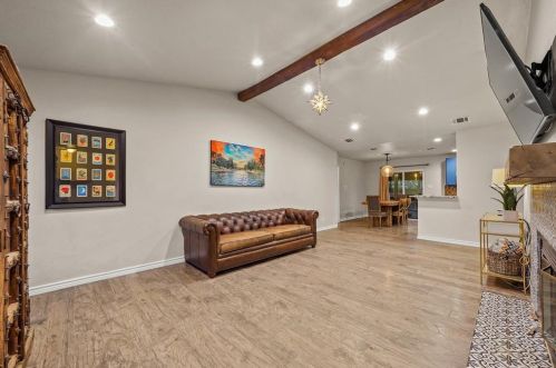 8408 Dixon Dr, Austin TX  78745-7515 exterior