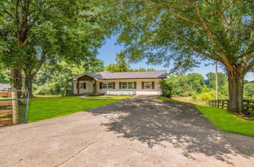 5470 Highway 51, Lula, GA 30554-3842