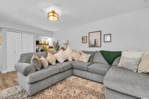 7917 Harvel Dr, Sandy UT 84070-0118 exterior