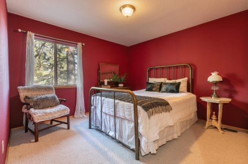10166 Olympic Blvd, Truckee CA  96161-1708 exterior