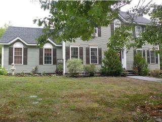41 Garlan Ln, Manchester, NH 03106-2138