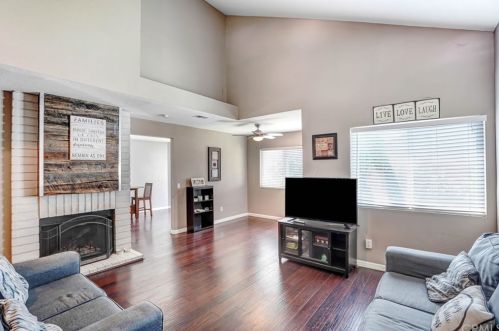 1814 Runaway Cir, Colton, CA 92324-6218