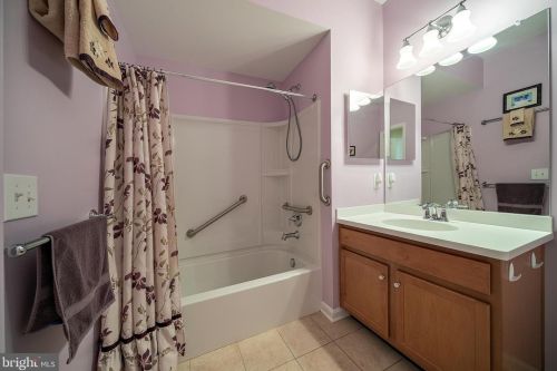 232 Sparrow Dr, Trenton NJ 08690-2461 exterior