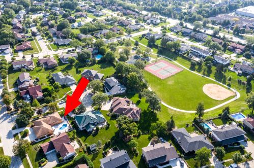 331 Ridgemoor Dr, Willowbrook IL  60527-5419 exterior