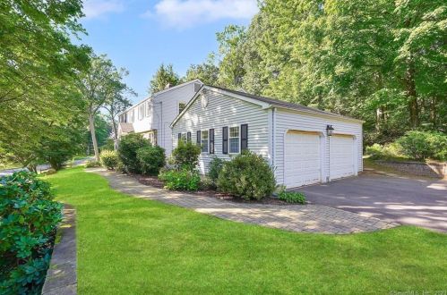 41 Orchard Hill Dr, Wapping, CT 06074-3015