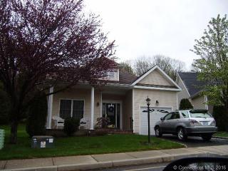 39 Jasmine Cir, Milford CT  06461-1787 exterior