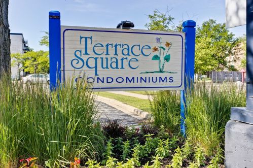 9701 Dee Rd, Niles, IL 60714-5847