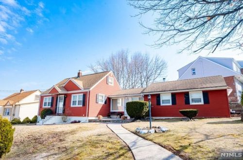 18 Northview Ter, Outwater, NJ 07026-1016