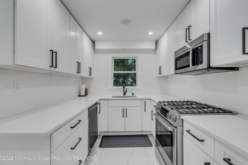 718 Grassmere Ave, Tinton Falls NJ  07712-4333 exterior