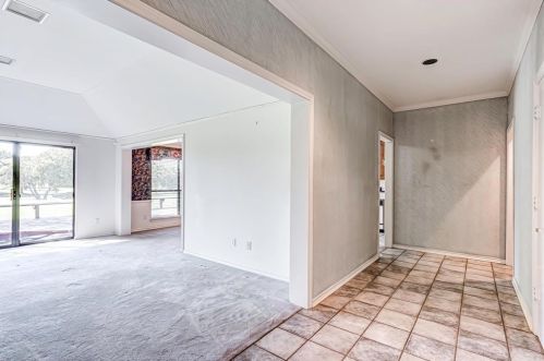 2817 Laurel Oaks Dr, Garland TX  75044-6944 exterior