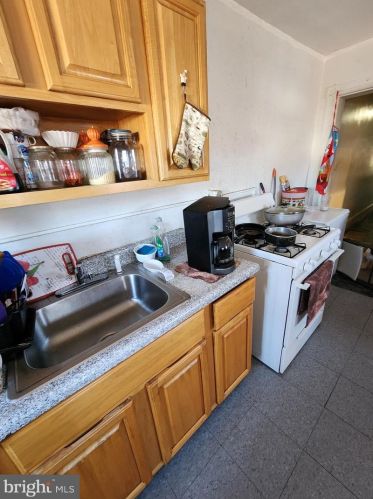 46 Olden Ave, Trenton NJ 08638-4328 exterior