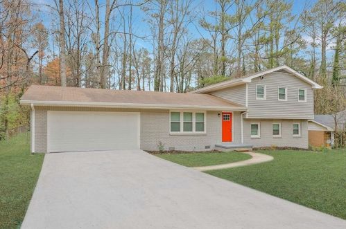 1357 Cedar Heights Dr, Stone Mountain GA  30083-1806 exterior