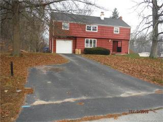 2 Chestnut Ln, Gales Ferry, CT 06339-1711
