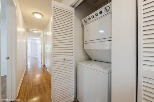 661 Division St, Chicago IL  60610-1003 exterior