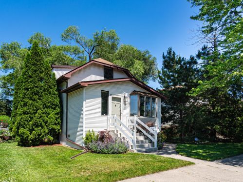 5827 Navarre Ave, Chicago, IL 60631-2626