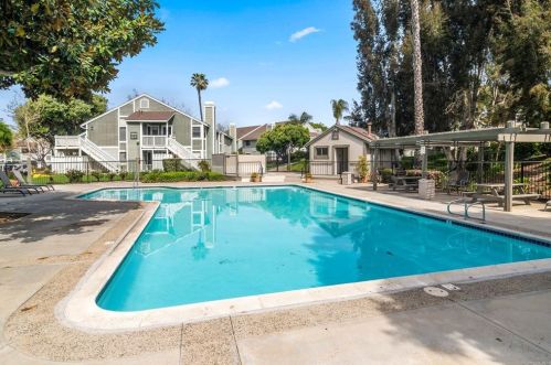 1953 Wellington Ln, Vista CA  92081-7976 exterior