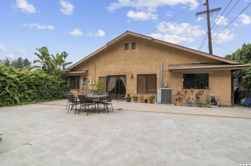 1998 Glenoaks Blvd, Glendale CA  91201-1644 exterior